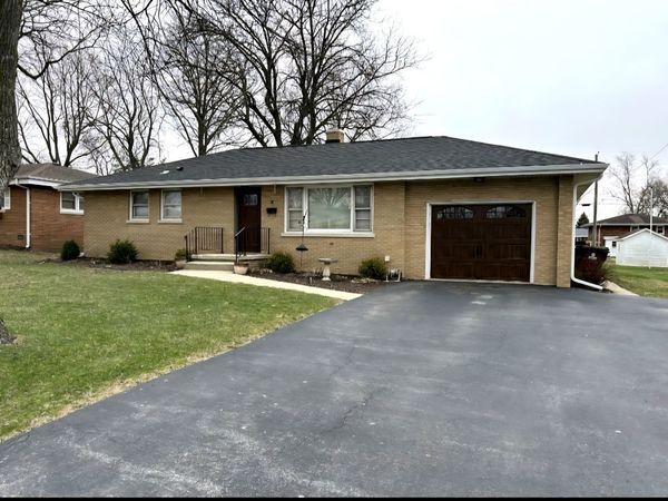 614 Country Lane , Beecher, IL 60401