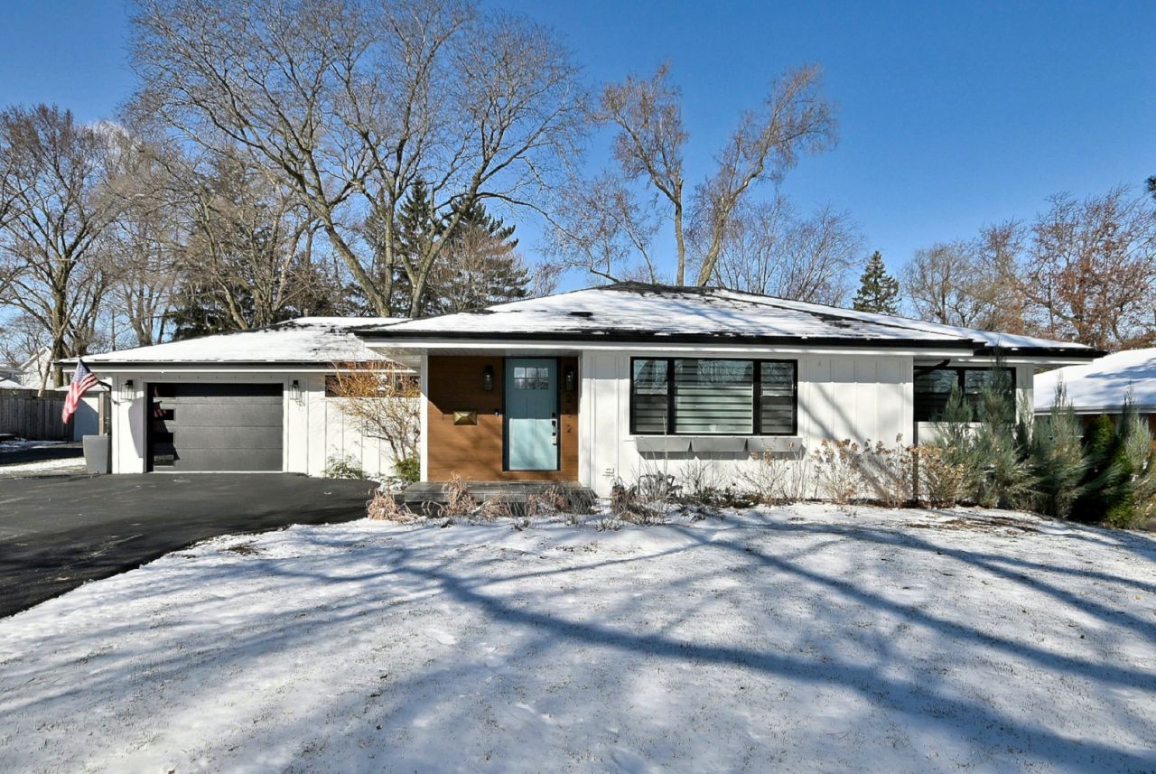 252 Ann Street, Clarendon Hills, IL 60514 Main Photo