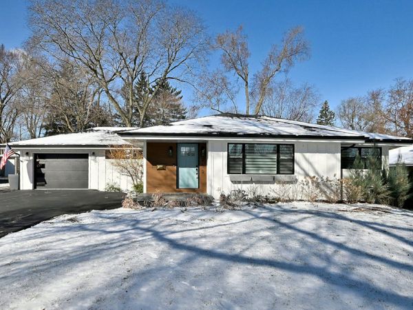 252 Ann Street , Clarendon Hills, IL 60514