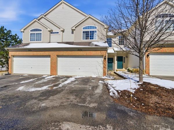 245 Nicole Drive , Unit B, South Elgin, IL 60177