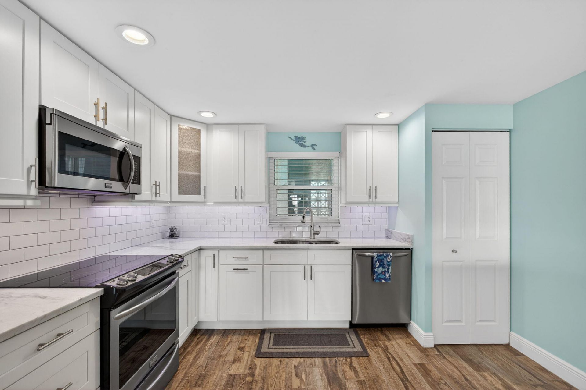 3040 Lake Shore Drive, Riviera Beach, FL 33404 Photo