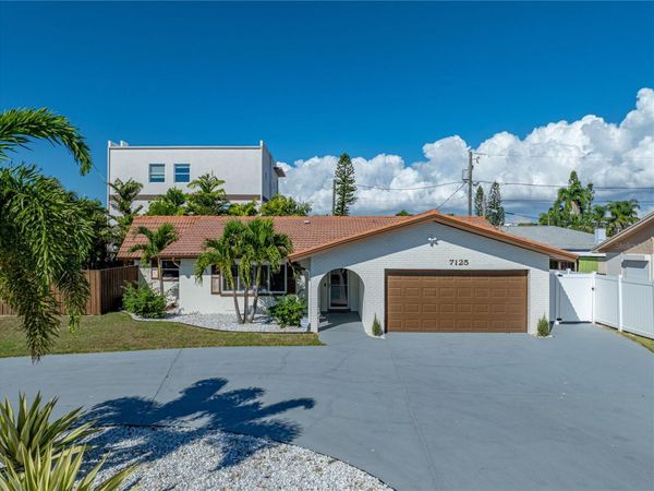 7125 S SHORE DRIVE S, SOUTH PASADENA, FL 33707