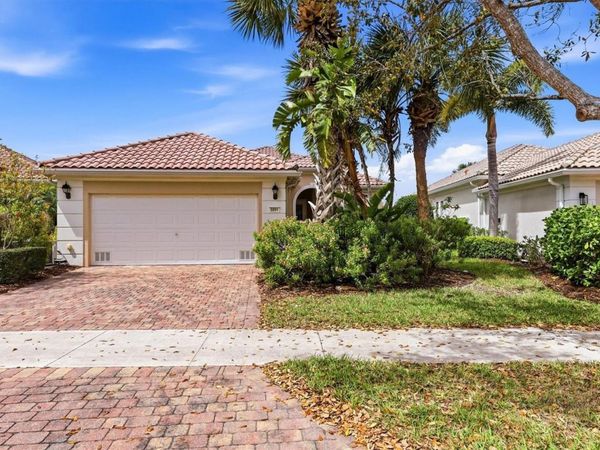 5894 BENEVENTO DRIVE , SARASOTA, FL 34238