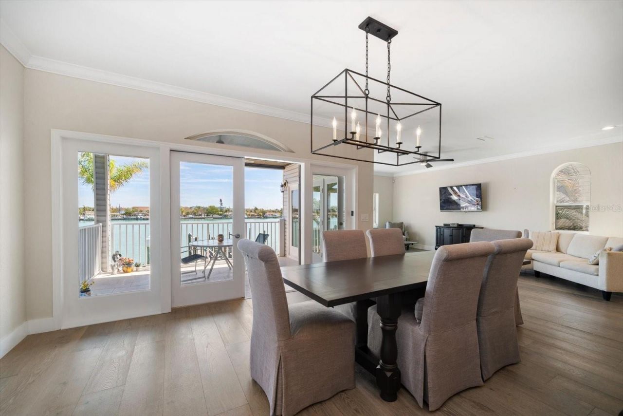 8685 E Bay Drive, Treasure Island, FL 33706 Photo