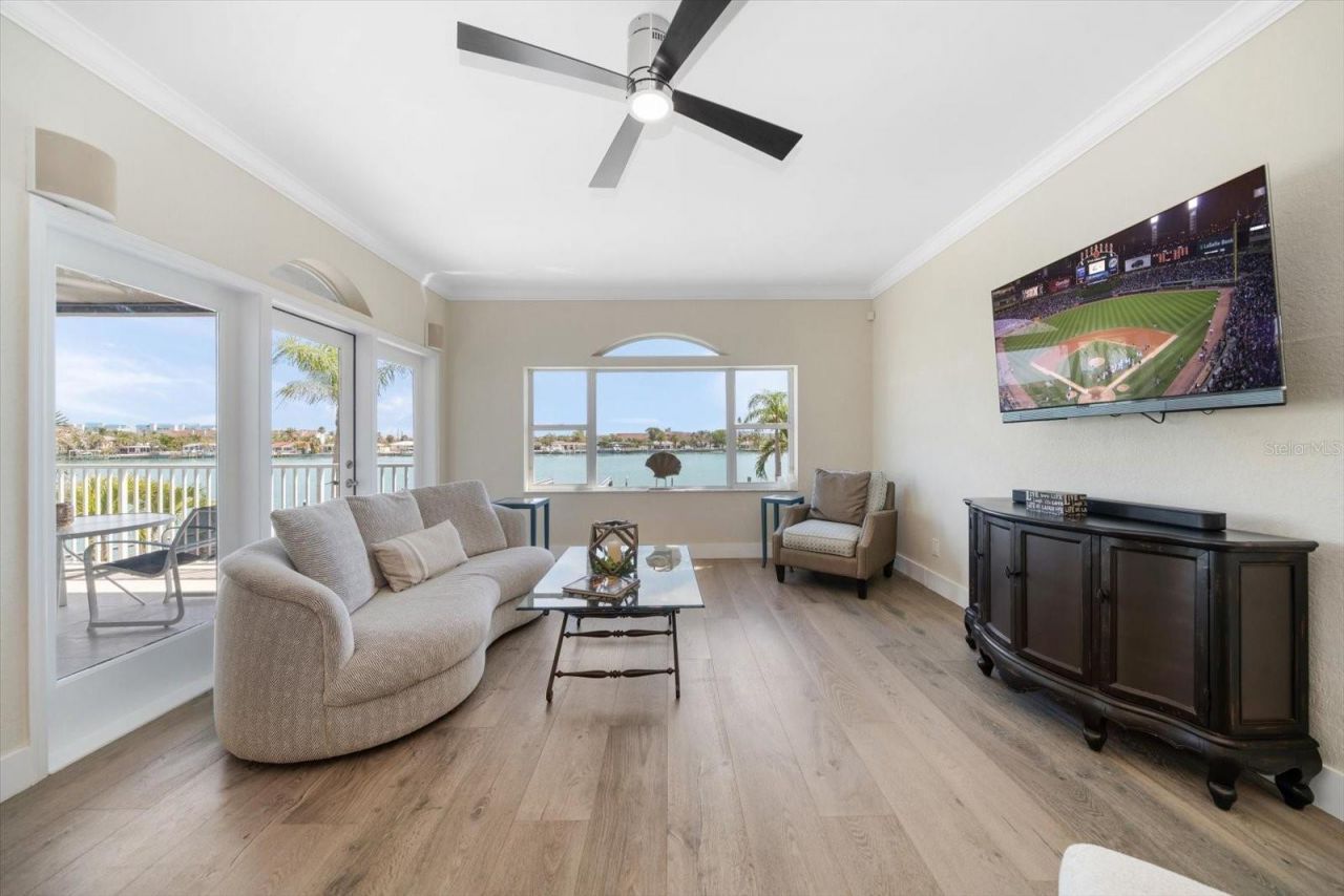 8685 E Bay Drive, Treasure Island, FL 33706 Photo