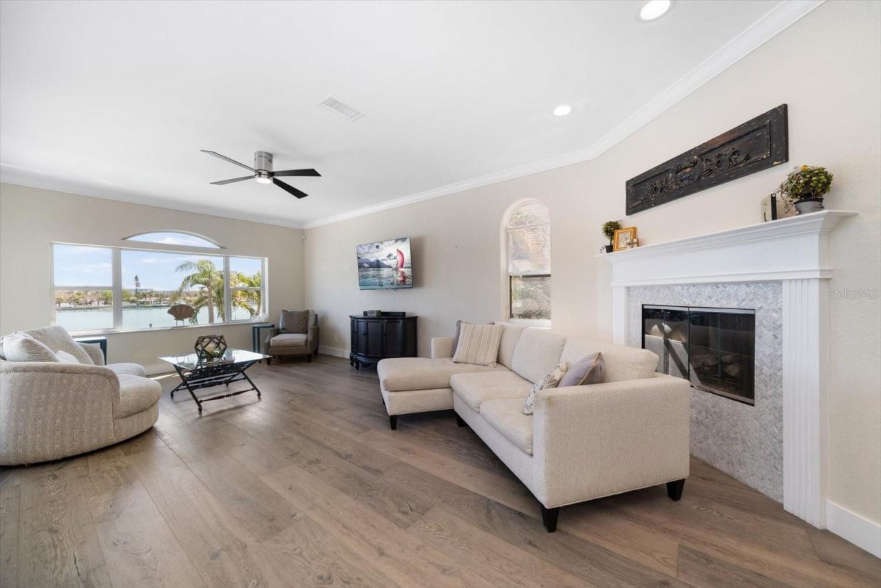 8685 E Bay Drive, Treasure Island, FL 33706 Photo