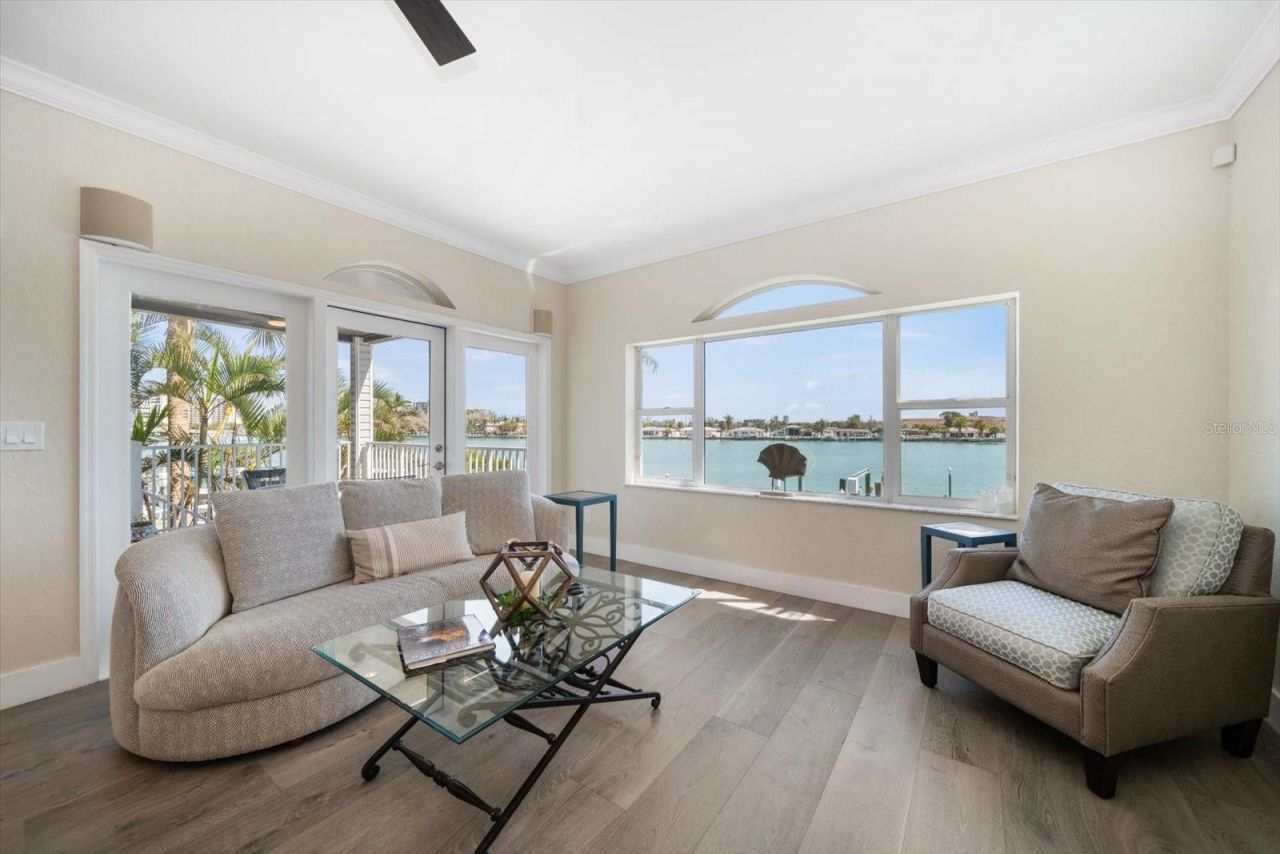 8685 E Bay Drive, Treasure Island, FL 33706 Photo