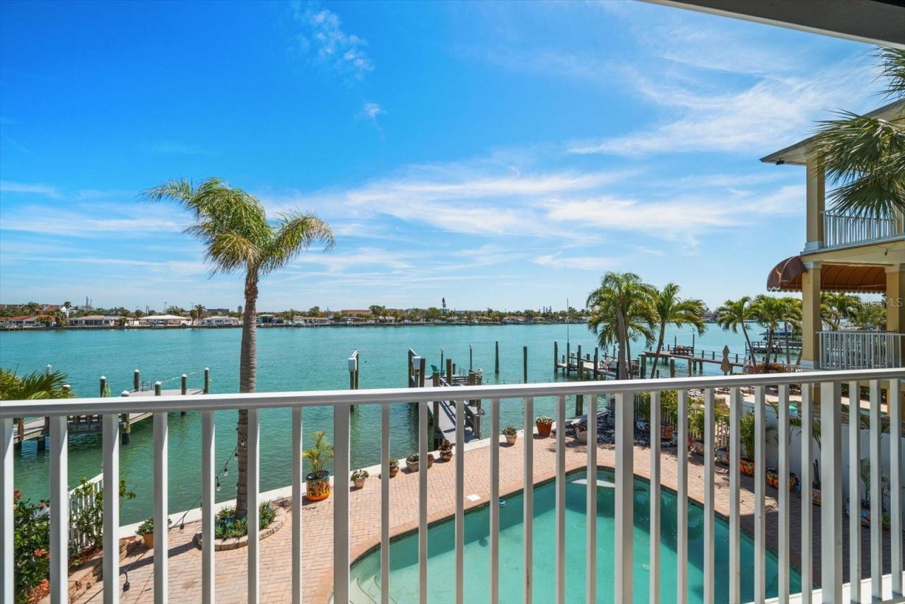 8685 E Bay Drive, Treasure Island, FL 33706 Photo
