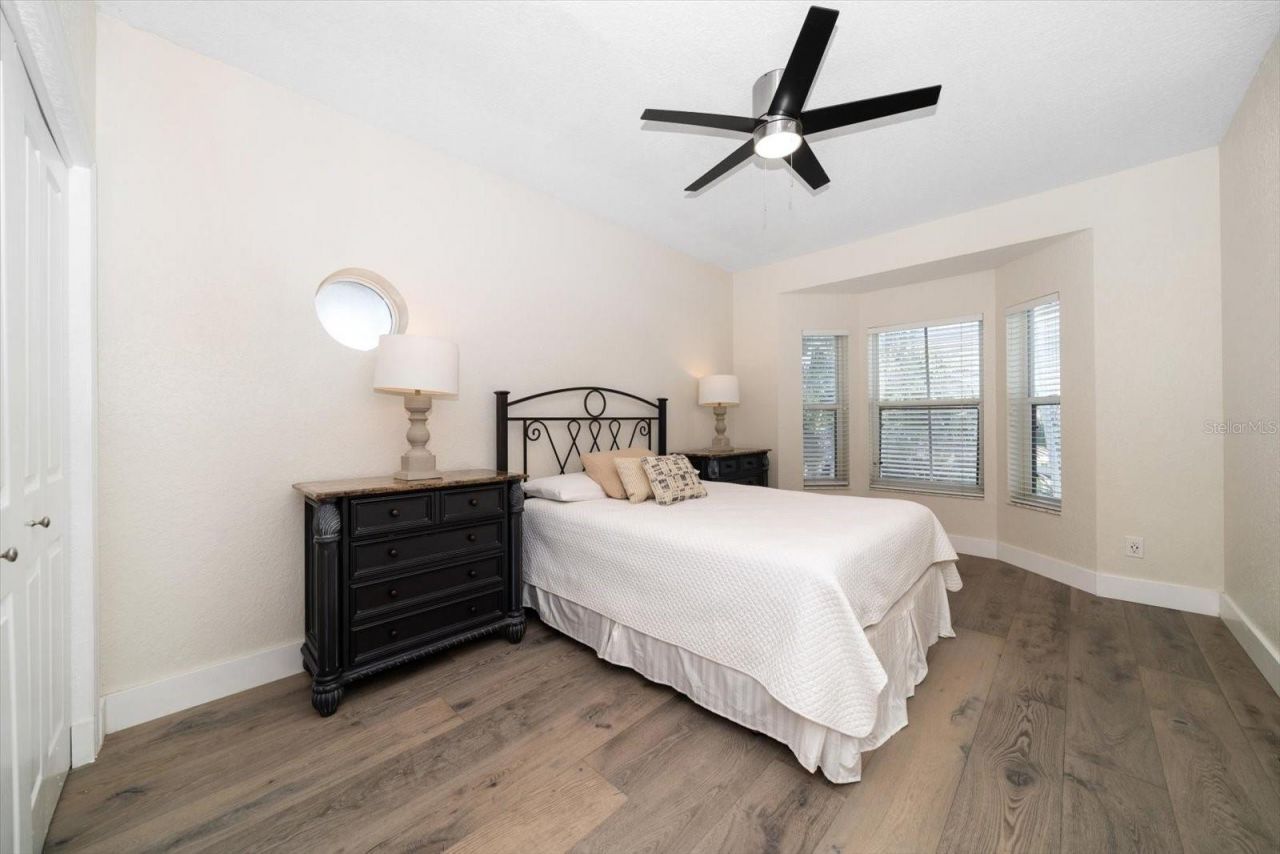 8685 E Bay Drive, Treasure Island, FL 33706 Photo