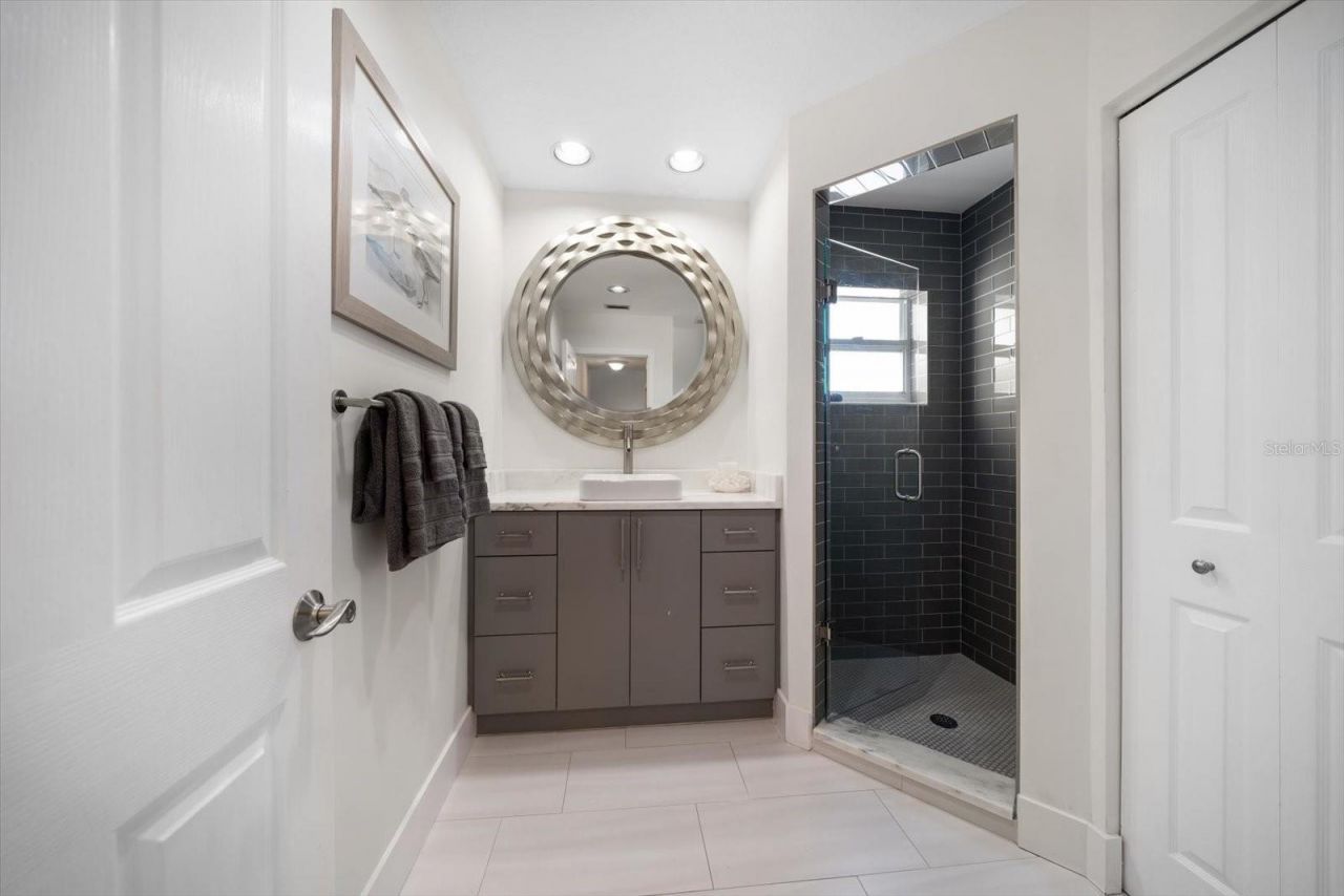 8685 E Bay Drive, Treasure Island, FL 33706 Photo