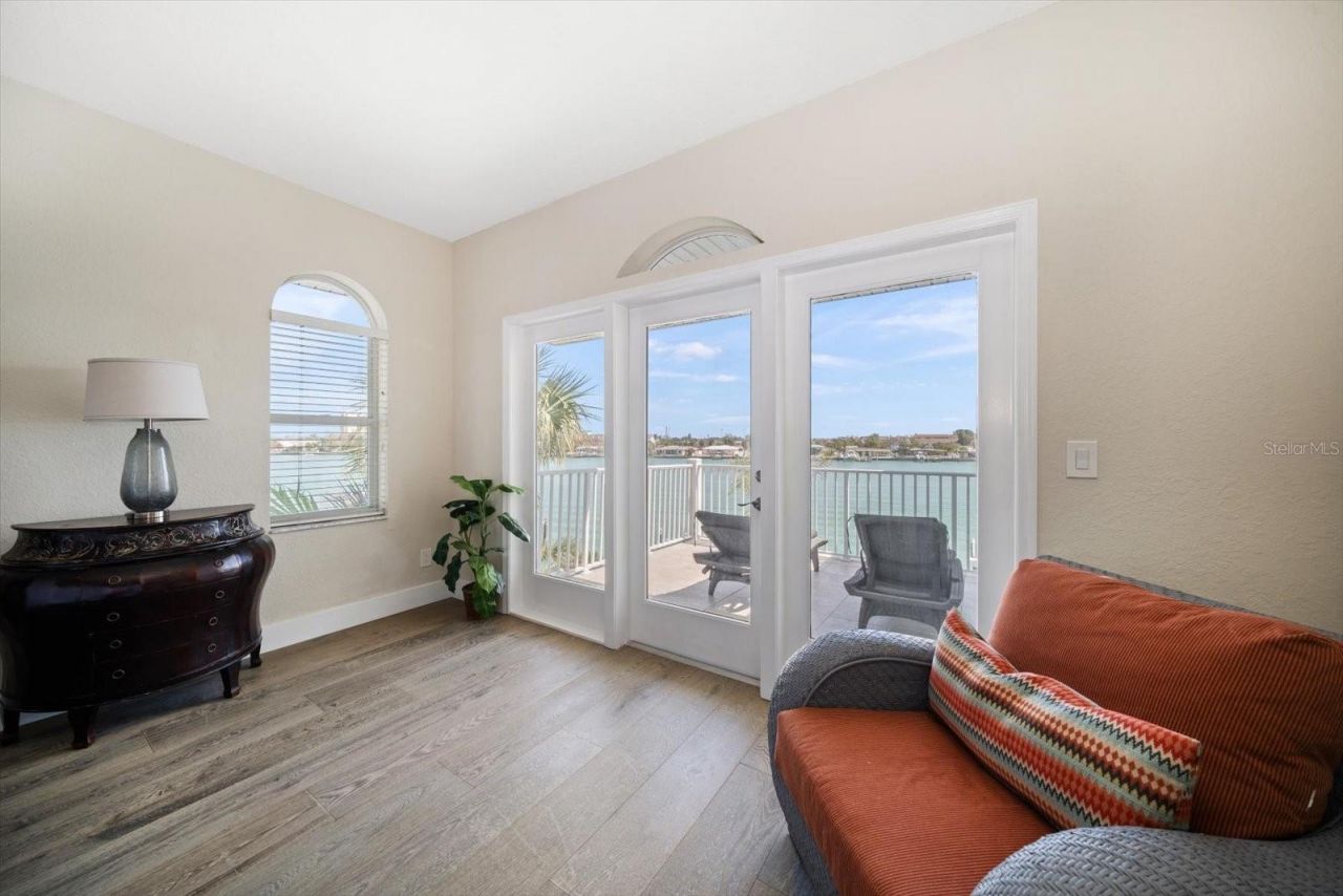 8685 E Bay Drive, Treasure Island, FL 33706 Photo