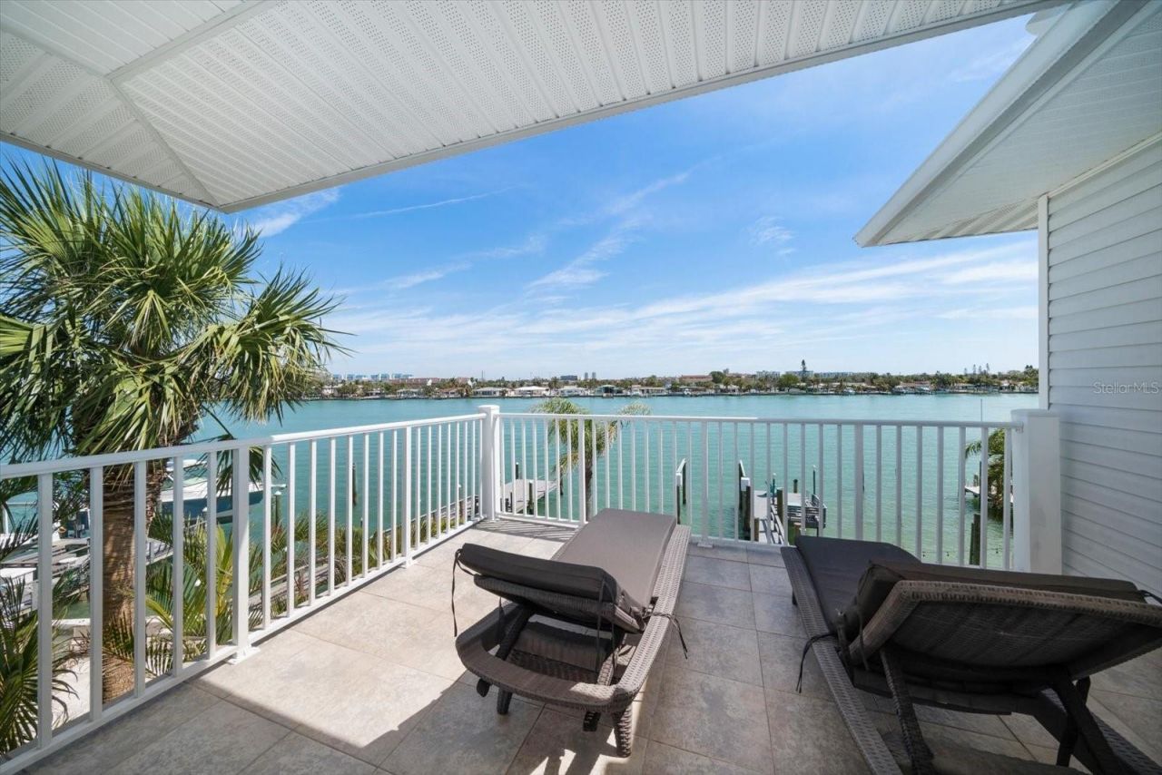 8685 E Bay Drive, Treasure Island, FL 33706 Photo