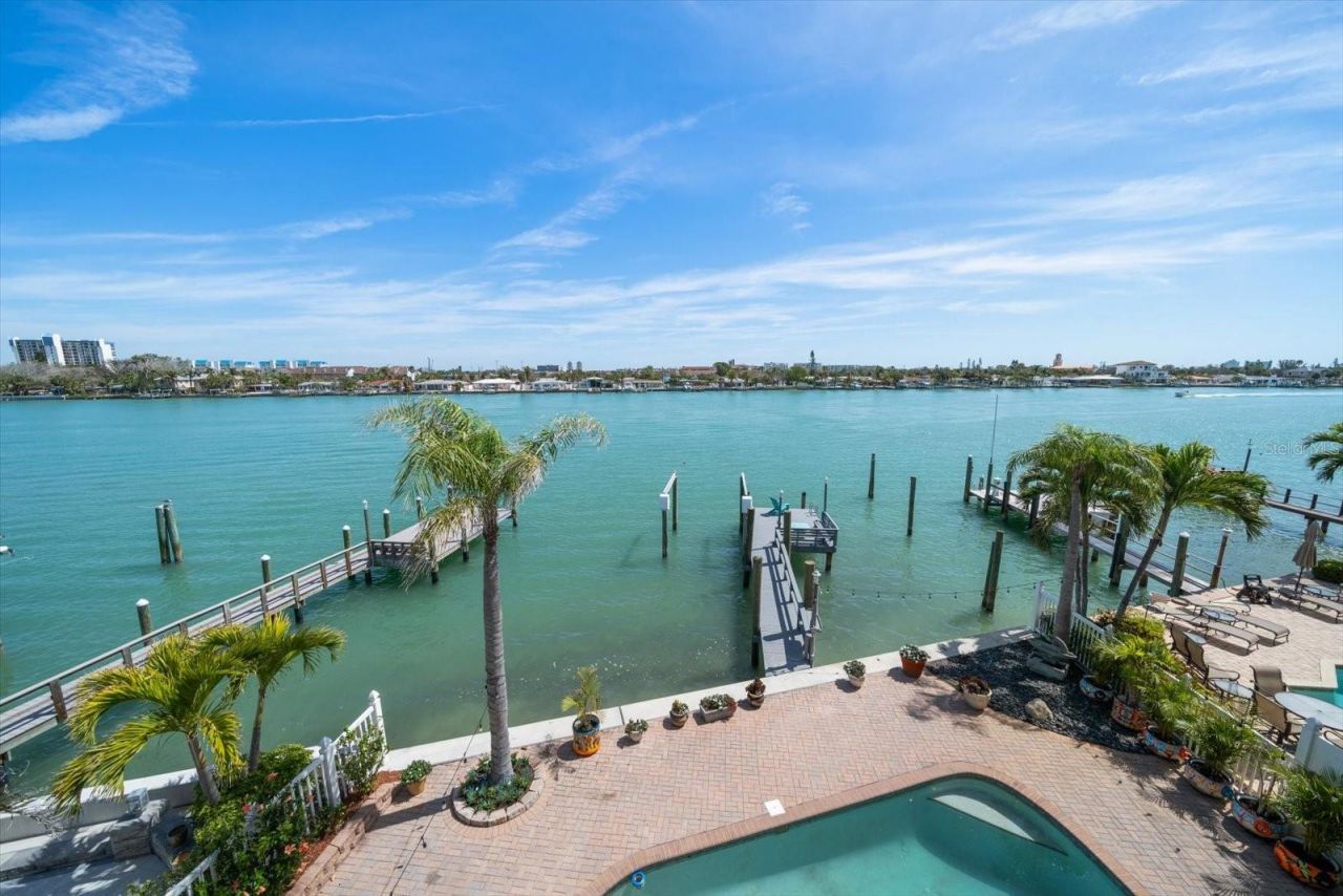 8685 E Bay Drive, Treasure Island, FL 33706 Photo
