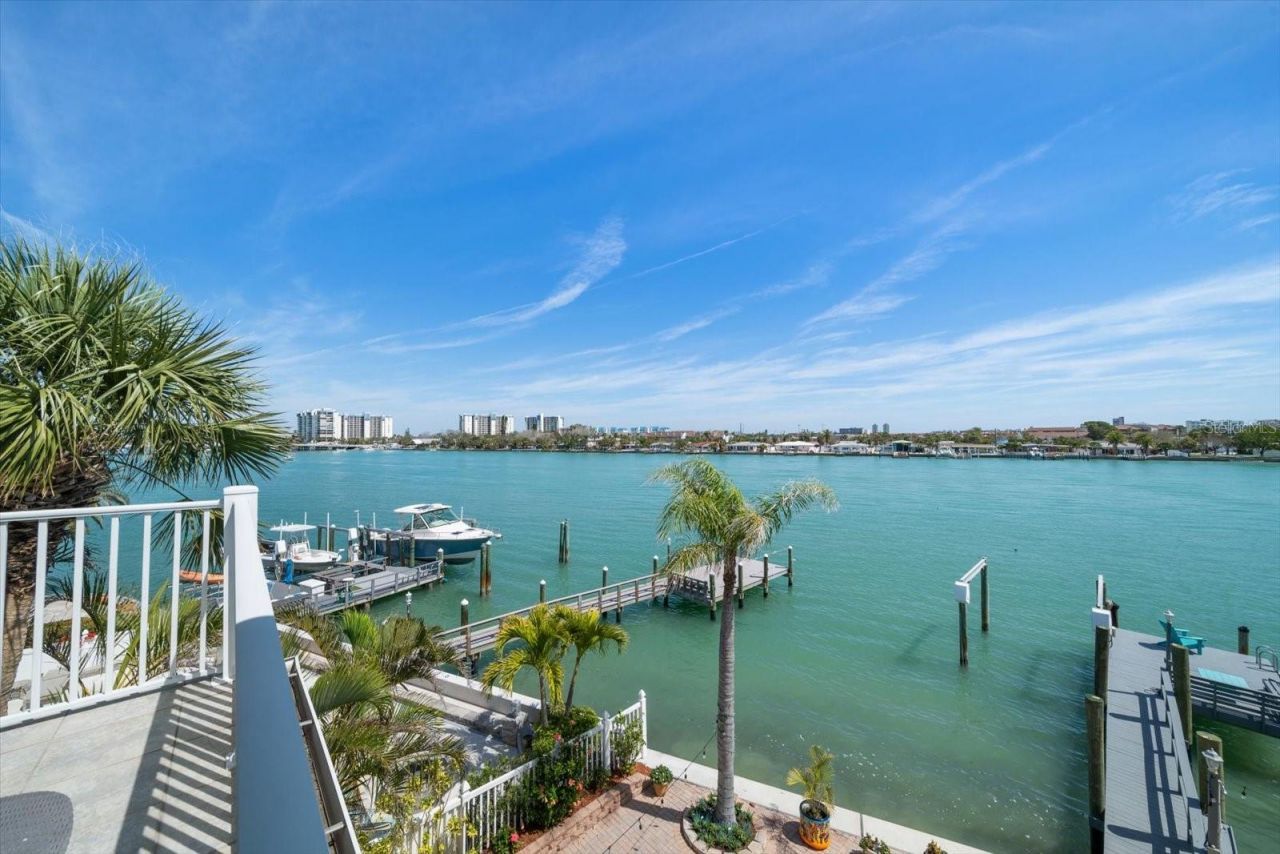 8685 E Bay Drive, Treasure Island, FL 33706 Photo