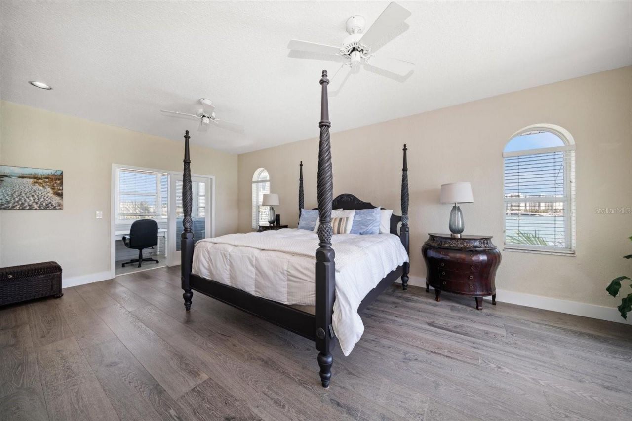 8685 E Bay Drive, Treasure Island, FL 33706 Photo