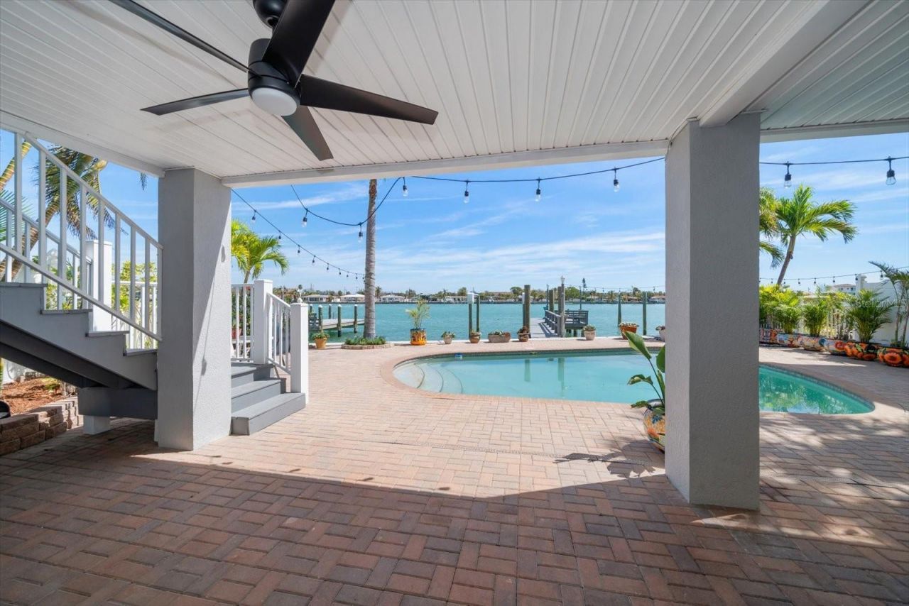 8685 E Bay Drive, Treasure Island, FL 33706 Photo