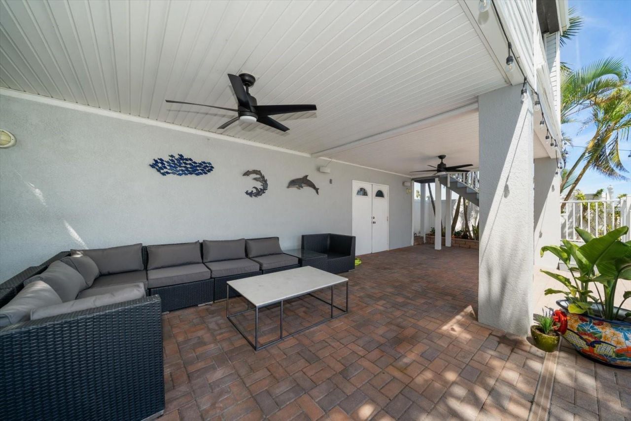 8685 E Bay Drive, Treasure Island, FL 33706 Photo