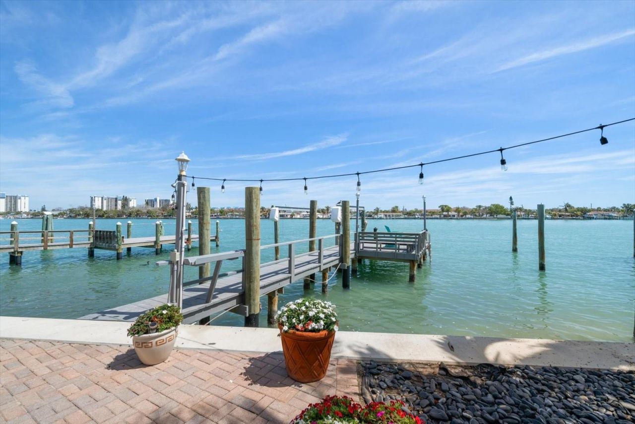 8685 E Bay Drive, Treasure Island, FL 33706 Photo