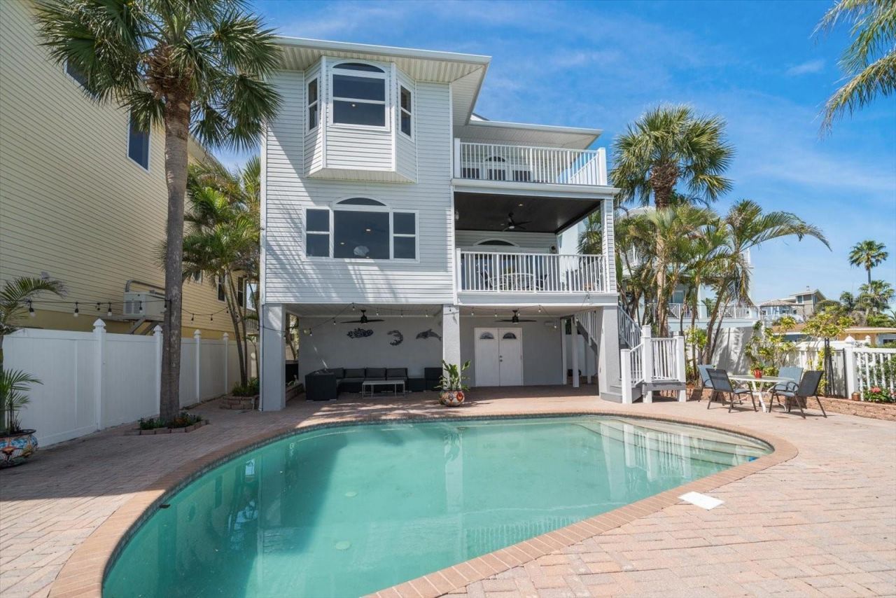 8685 E Bay Drive, Treasure Island, FL 33706 Photo