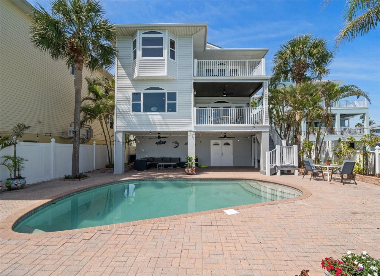 8685 E Bay Drive, Treasure Island, FL 33706 Photo