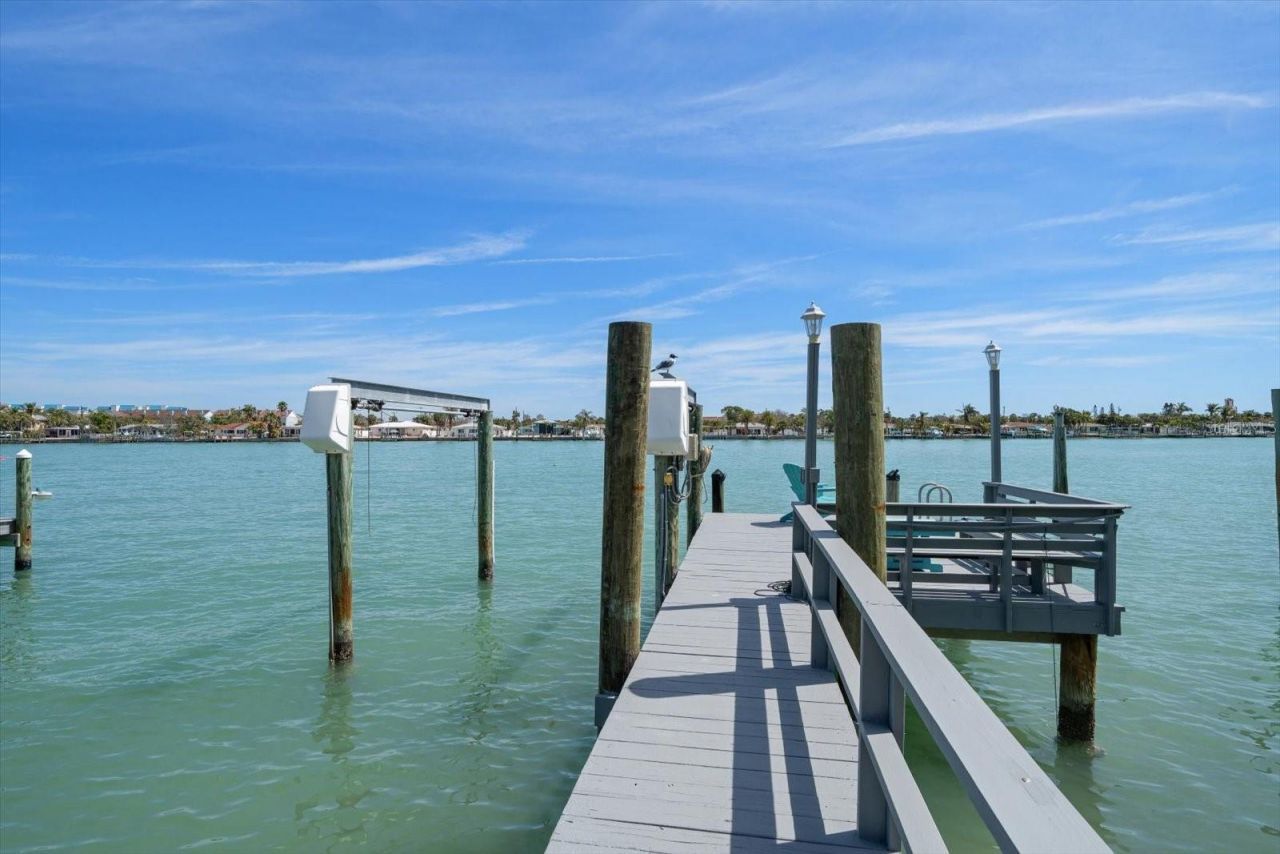 8685 E Bay Drive, Treasure Island, FL 33706 Photo