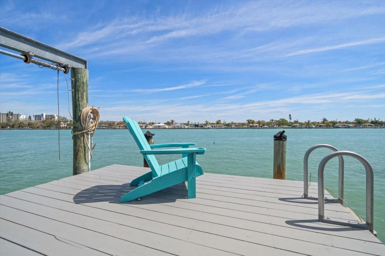 8685 E Bay Drive, Treasure Island, FL 33706 Photo