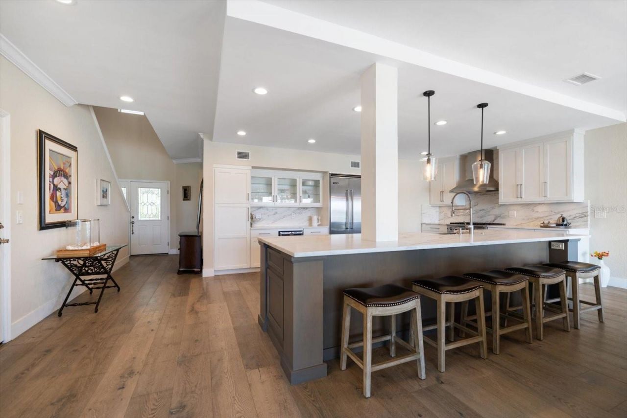 8685 E Bay Drive, Treasure Island, FL 33706 Photo