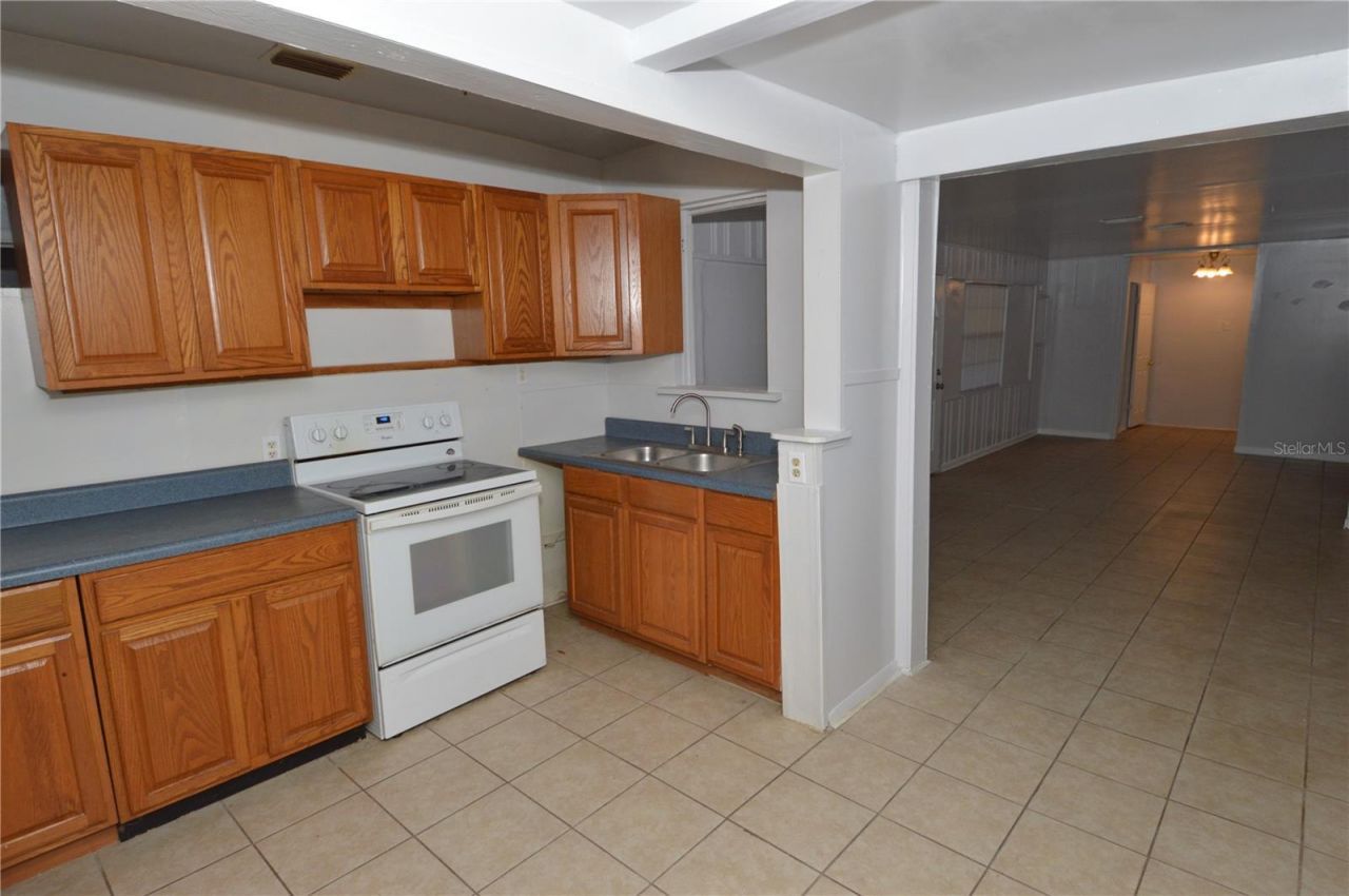 6855 Dartmouth Avenue N, Saint Petersburg, FL 33710 Photo