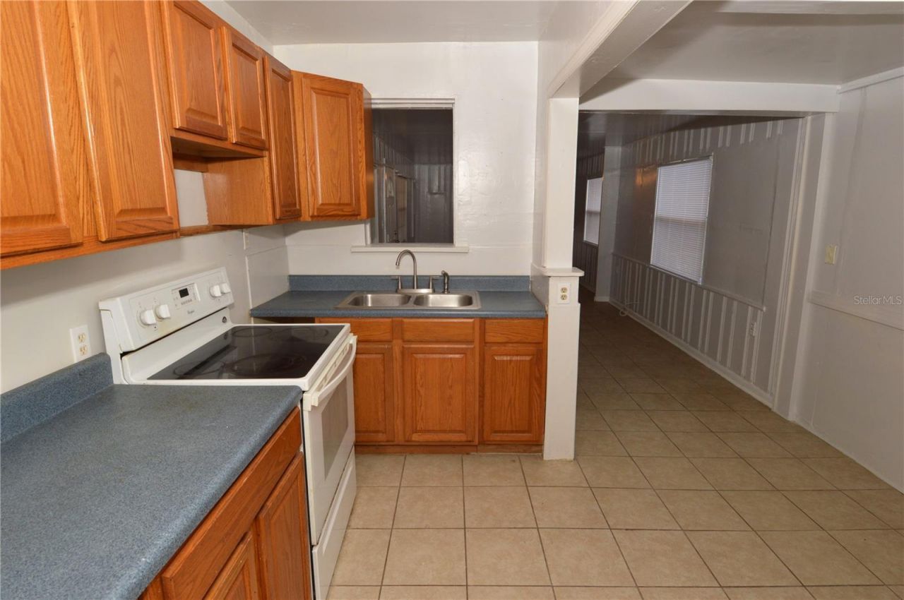 6855 Dartmouth Avenue N, Saint Petersburg, FL 33710 Photo