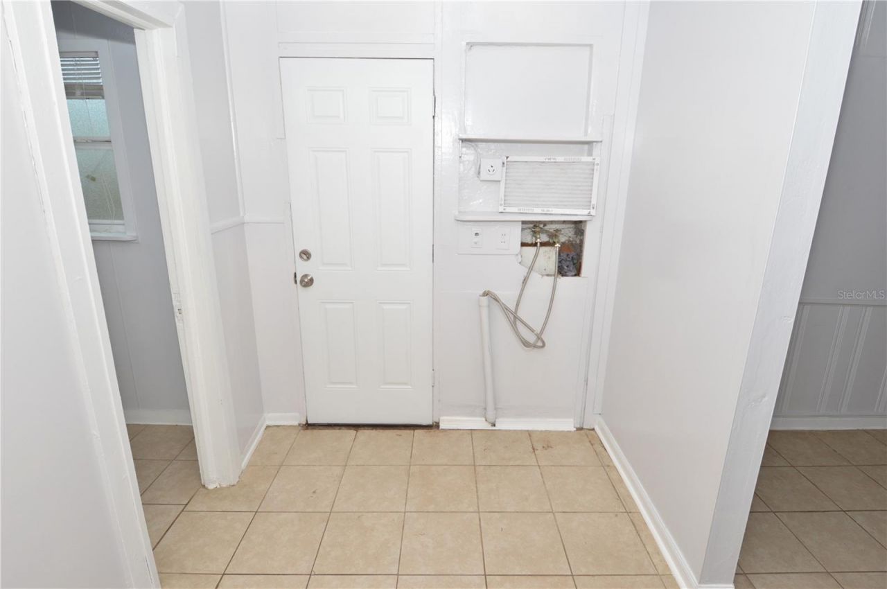 6855 Dartmouth Avenue N, Saint Petersburg, FL 33710 Photo