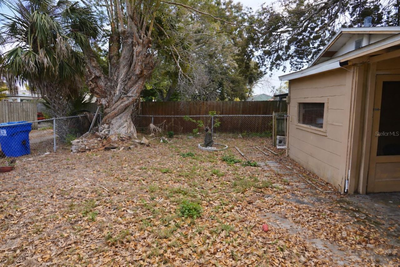 6855 Dartmouth Avenue N, Saint Petersburg, FL 33710 Photo