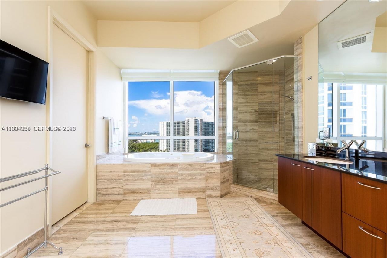16001 Collins Ave, Unit 1106, Sunny Isles Beach, FL 33160 Photo