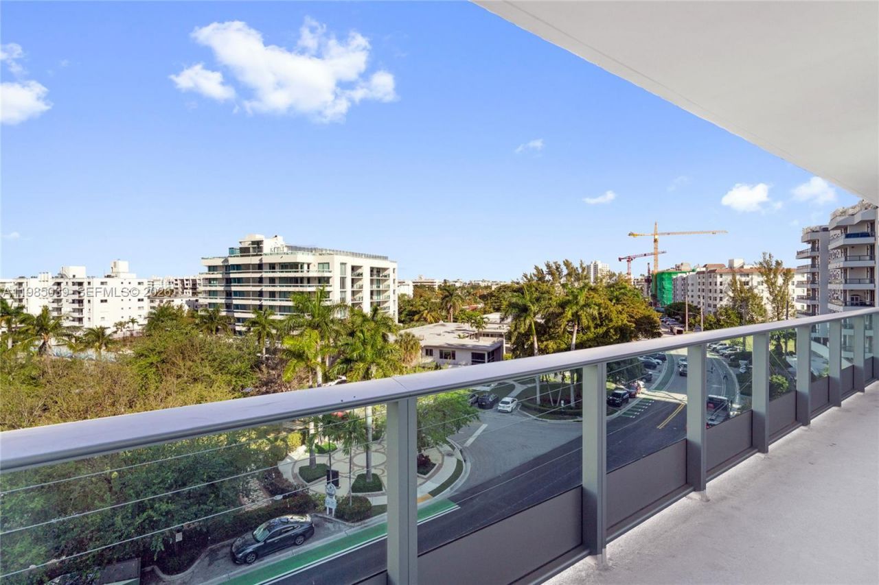 9201 E Bay Harbor Dr, Unit 604, Bay Harbor Islands, FL 33154 Photo