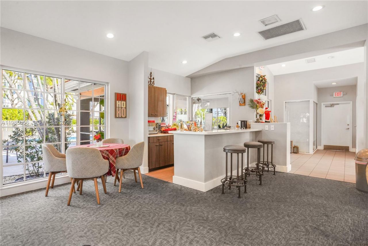 614 Executive Center Dr , Unit 102, West Palm Beach, FL 33401 Photo