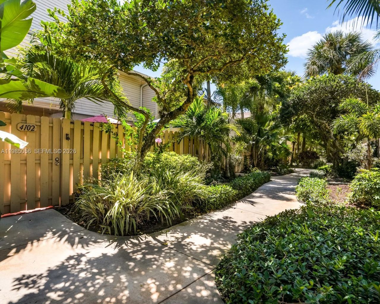 614 Executive Center Dr , Unit 102, West Palm Beach, FL 33401 Photo