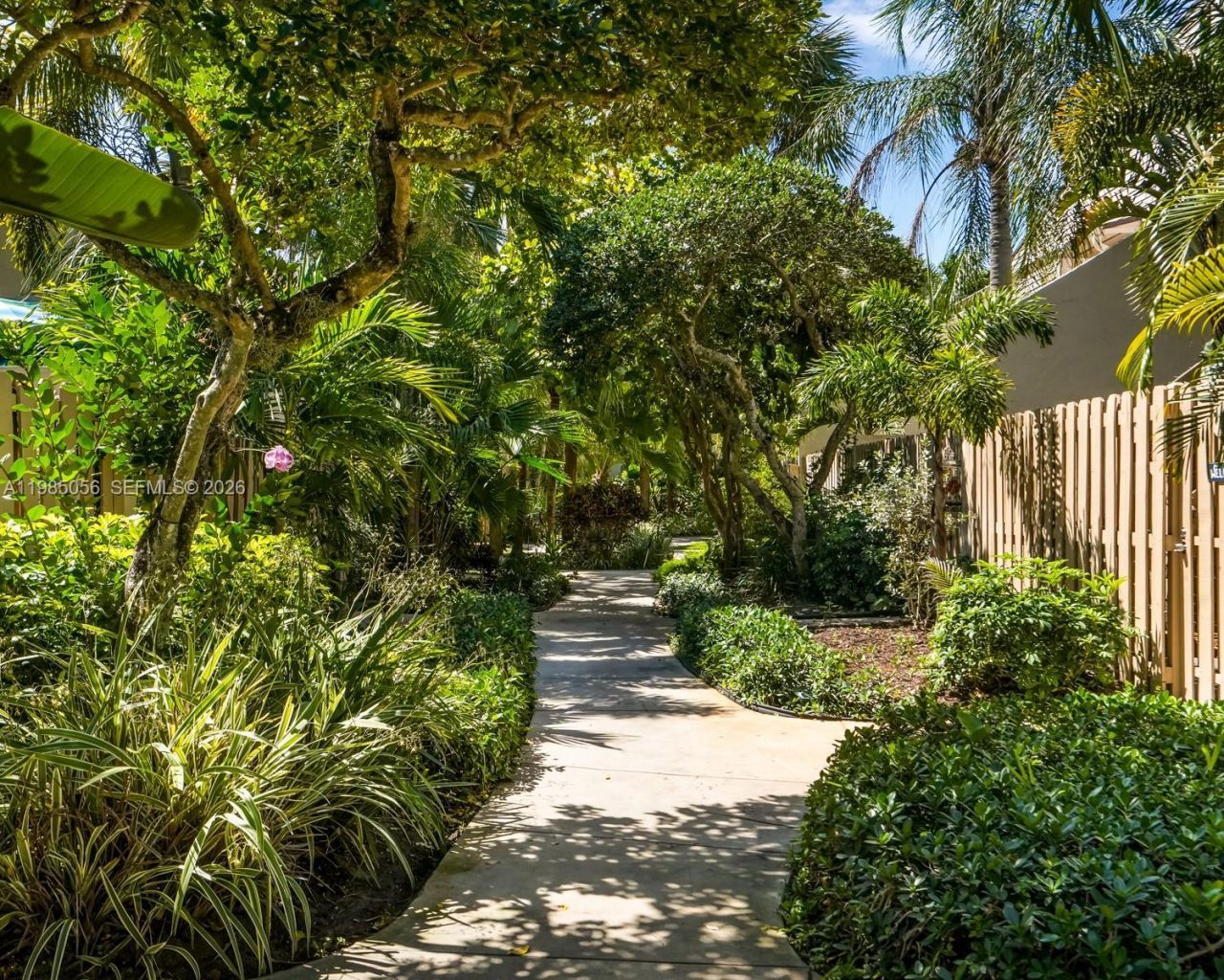 614 Executive Center Dr , Unit 102, West Palm Beach, FL 33401 Photo