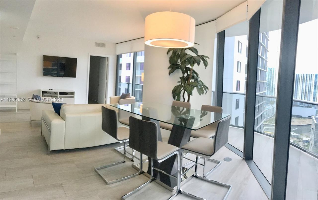 55 SW 9th St, Unit 2901, Miami, FL 33130 Photo