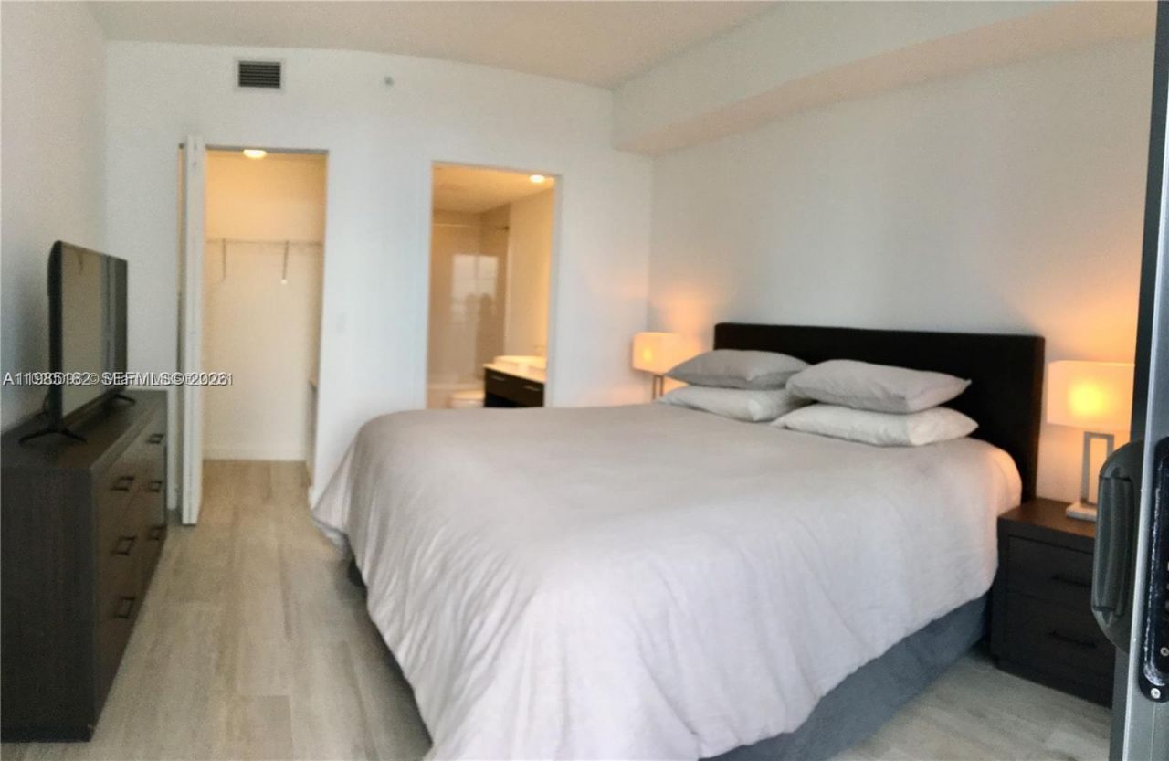 55 SW 9th St, Unit 2901, Miami, FL 33130 Photo