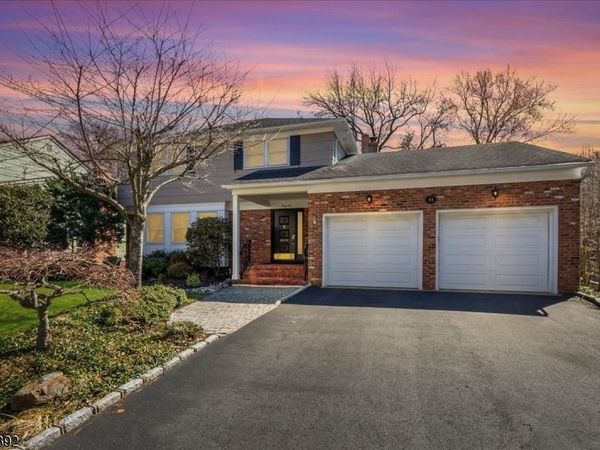 41 Stirling Ct, Metuchen, NJ 08840