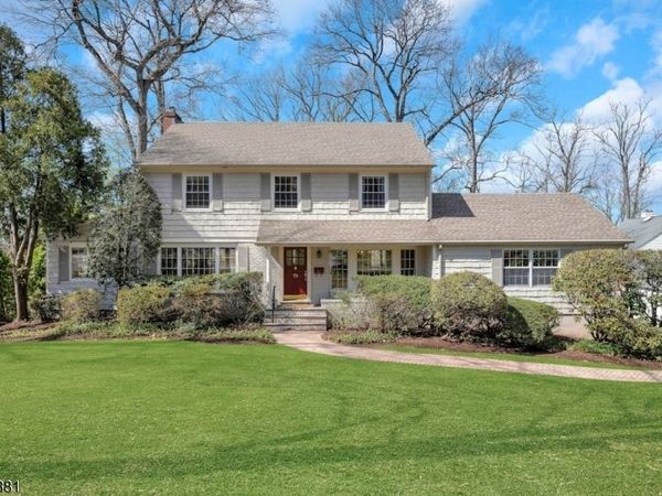 78 Seven Oaks Dr, New Providence, NJ 07901