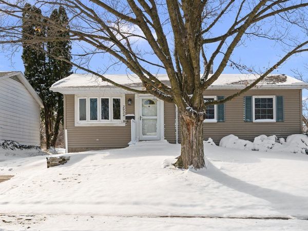 2924 Lincoln Avenue N, Davenport, IA 52804