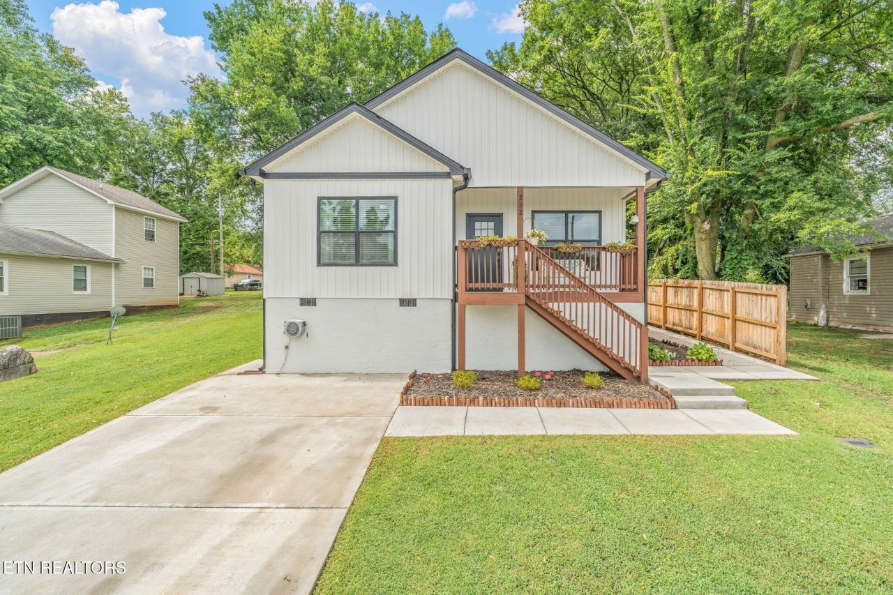 232 W Stephenson St, Alcoa, TN 37701 Main Photo