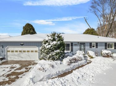 244 Edgeview Drive, Rollingstone, MN 55969