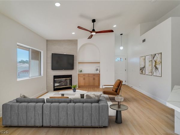 5225 W Reno Avenue, Unit 210, Las Vegas, NV 89118