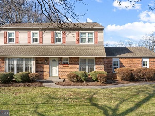 10 GLEN LOCH WAY , MALVERN, PA 19355