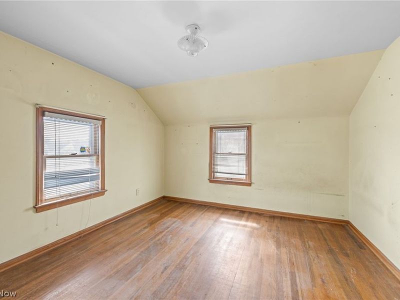 19211 Chickasaw Avenue, Cleveland, OH 44119 Photo 12