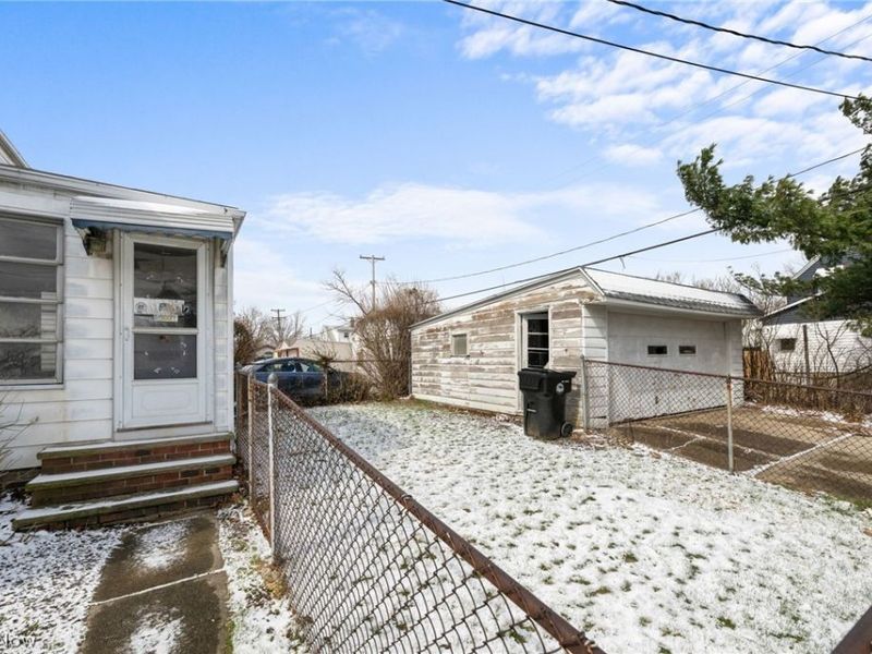 19211 Chickasaw Avenue, Cleveland, OH 44119 Photo 18