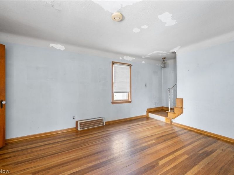 19211 Chickasaw Avenue, Cleveland, OH 44119 Photo 3