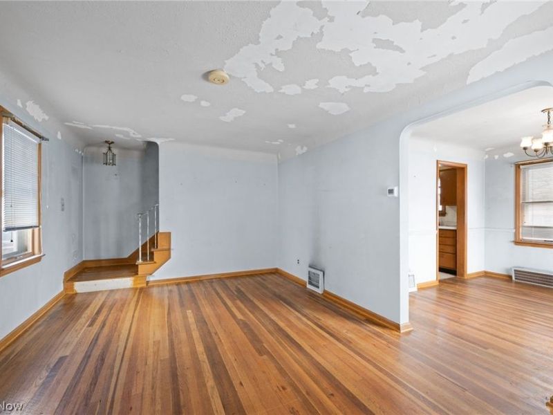 19211 Chickasaw Avenue, Cleveland, OH 44119 Photo 4