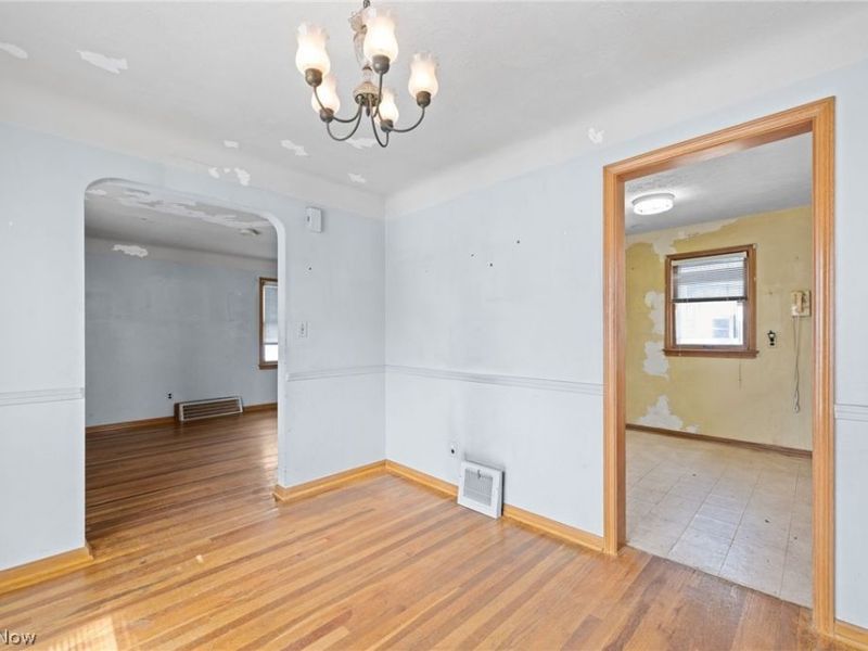 19211 Chickasaw Avenue, Cleveland, OH 44119 Photo 6